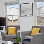 Two Bedroom Apartment By Arhouse Apartments Short Lets & Serviced Accommodation Shoreditch With Free Wifi