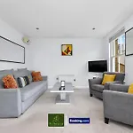 Two Bedroom Apartment By Arhouse Apartments Short Lets & Serviced Accommodation Shoreditch With Free Wifi