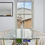 Two Bedroom Apartment By Arhouse Apartments Short Lets & Serviced Accommodation Shoreditch With Free Wifi